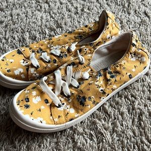 NWOT jellypop shoes